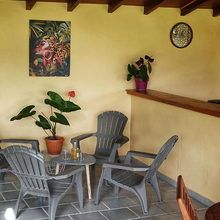 Les Gites Orchidees Bel'O كابستر-بيل-أو الغرفة الصورة
