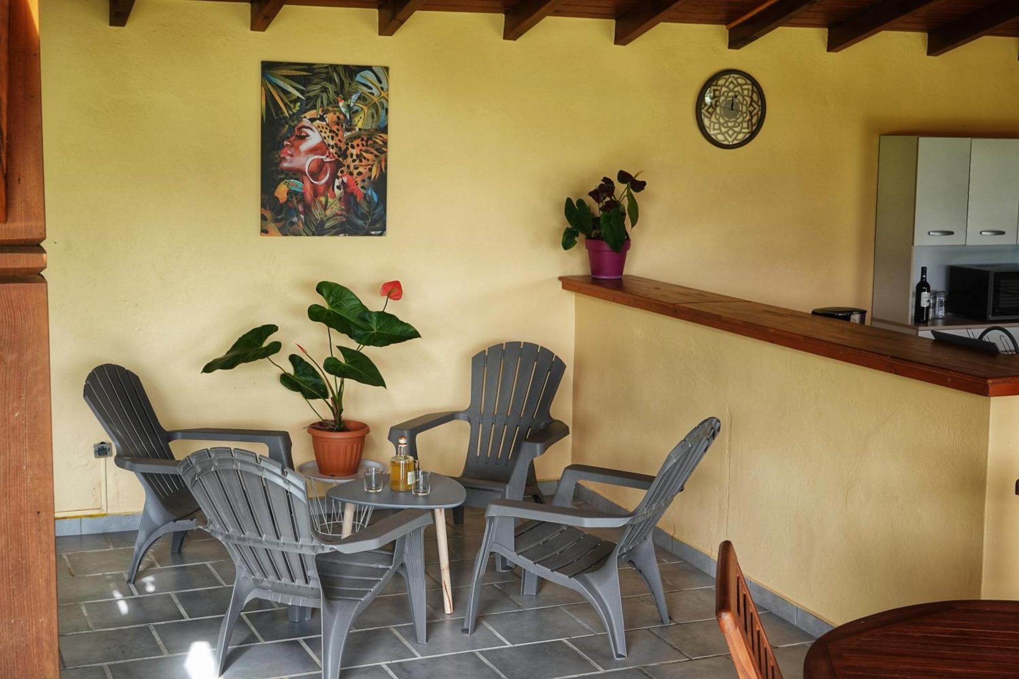 Les Gites Orchidees Bel'O كابستر-بيل-أو الغرفة الصورة